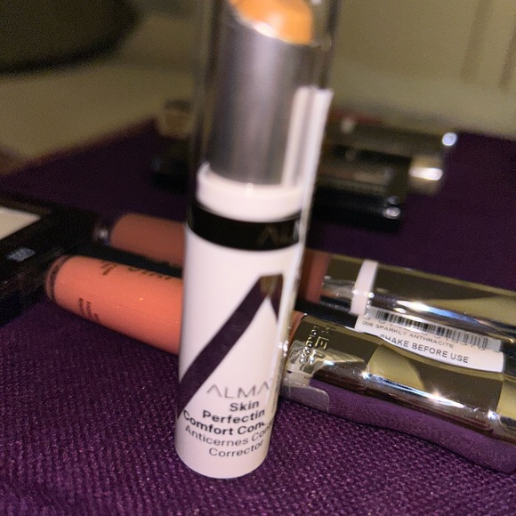 Bundle of 5  Alma Rimmel CoverGirl Mabelline New Worth $95 - Picture 2 of 6